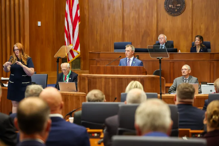 Governor stresses urgency of kratom bills